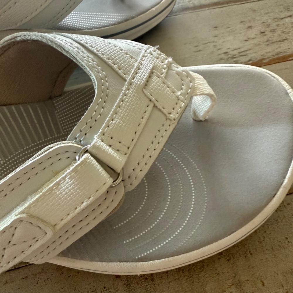 Clarks Cloudstepper  Womens Breeze Sea thong flipflop sandal 7M  White - Picture 6 of 6